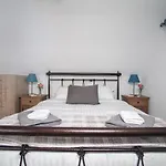 Апартаменты Sunrise Santorini