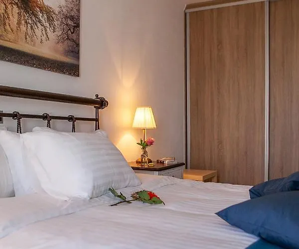 Sunrise Santorini Emporio (Santorini)