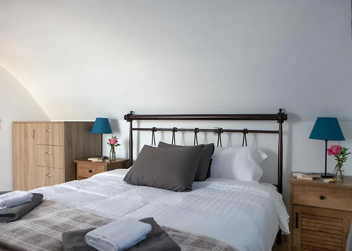 Sunrise Santorini Emporio (Santorini)